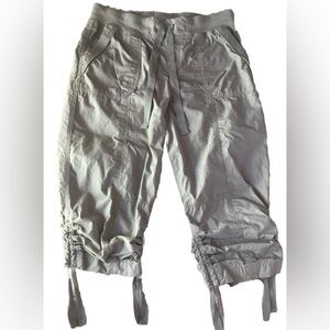 CALVIN KLEIN PERFORMANCE Womens size MEDIUM ARMY GREEN CAPRIS